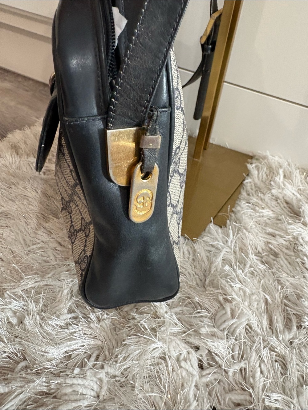 Vintage Gucci GG Supreme Crossbody in Beige and Black Leather - Picture 4 of 13